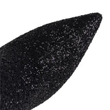 detailaufnahme von glitzeroberfläche und spitzer zehenpartie