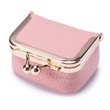 roze miniportemonnee van leer met retro kliksluiting