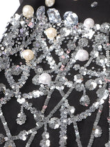 Close-up Perlen und Kristalle – luxuriöse Applikationen am Saum