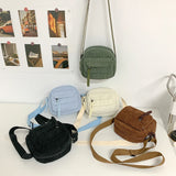 Urban Serenity Mini tassen in vijf kleuren op tafel