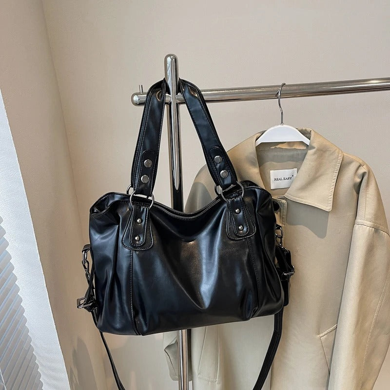 Schwarze Velmira Vintage Handtasche von Talaine getragen