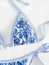 Close-up van blauwe triangle bikini top