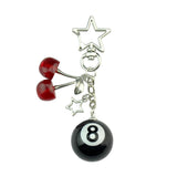 tashanger met rode kersen en grote 8-ball bedel