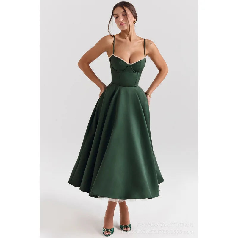 grünes tiktok trend kleid midi house of cb look seitenansicht