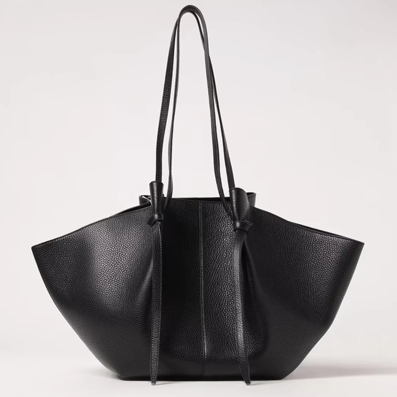 Avoria Tote Bag in Schwarz aus veganem Leder
