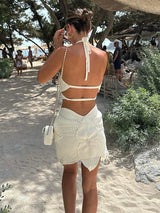 witte gehaakte set met cut-outs, zomerset gehaakt wit katoen, haltertop en minirok strandlook, boho stijl zomeroutfit dames, crochet set beachwear Salejano, bloemenpatroon gehaakte set
