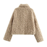 Rückansicht der Elavine Teddyjacke in Beige
