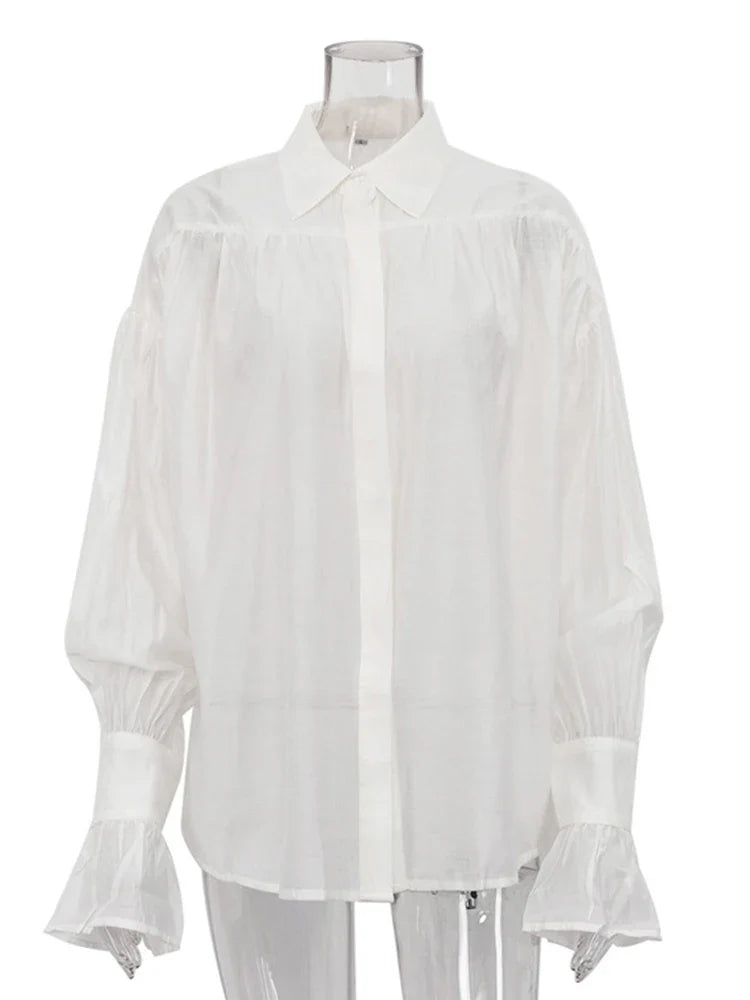 Witte oversized blouse met ballonmouwen en diepe V-hals