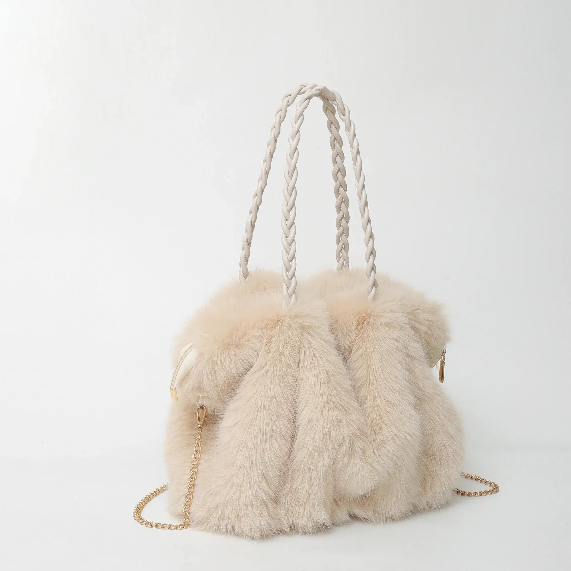 cremefarbene fluffy handtasche mit weichem felllook