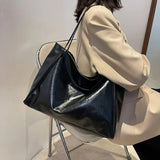 Serenity Luxe Tote in zwart – stijlvolle en ruime tas voor dagelijks gebruik.