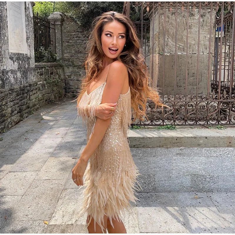 Samba Cocktailkleid in Gold mit Fransen und Federn für deinen Auftritt