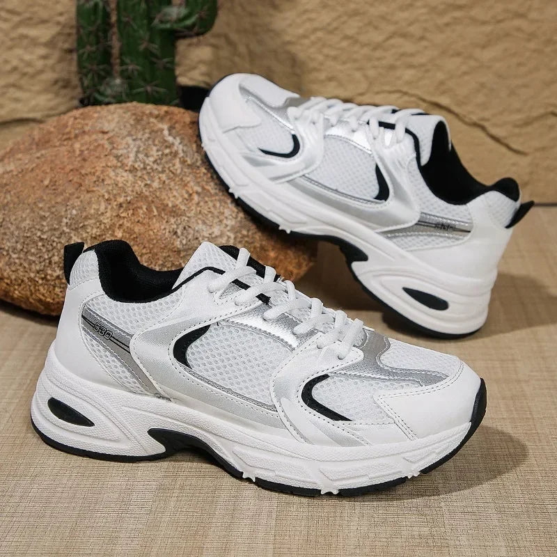 Venyra Chunky Sneakers Damen weiß mit schwarzen Akzenten