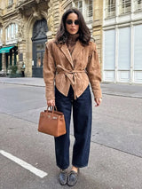 beige vegane Wildlederjacke mit Gürtel und Schulterdetails für Damen