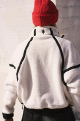 Grijze half-zip sweater met verstelbare zijkoorden, vooraanzicht.