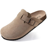 Comfort Clogs Damen Beige aus Wildleder mit Kork-Fußbett – Mavira von Talaine, am Model getragen
