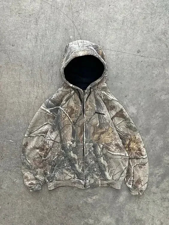 outdoor look met camouflage outfit
