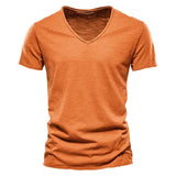 Oranje heren T-shirt met diepe V-hals voor warme dagen