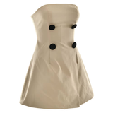 strapless beige mini jurk met zwarte knopen, elegante A-lijn mini jurk dames, chique strapless avondjurk met asymmetrische plooien, Belle Amour mini jurk modieuze look, cocktailjurk strapless beige met knopen
