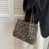 Savanna Chic Tote in luipaardprint met gouden accenten, perfect voor werk en school