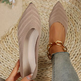 Taupe Breeza Strick-Ballerinas von Talaine in Nahaufnahme