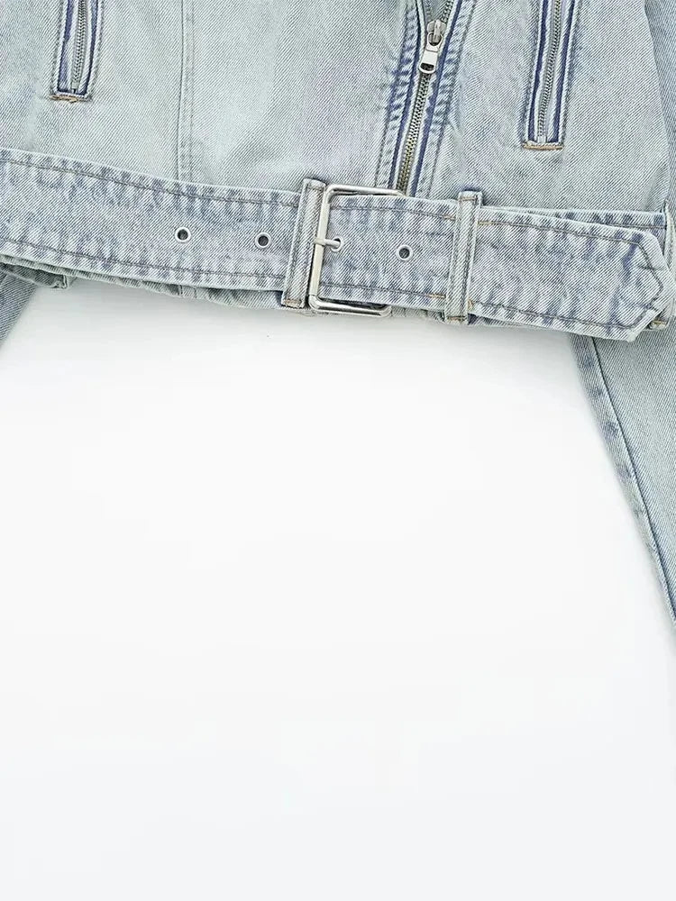 casual streetstyle outfit met jeansjas

