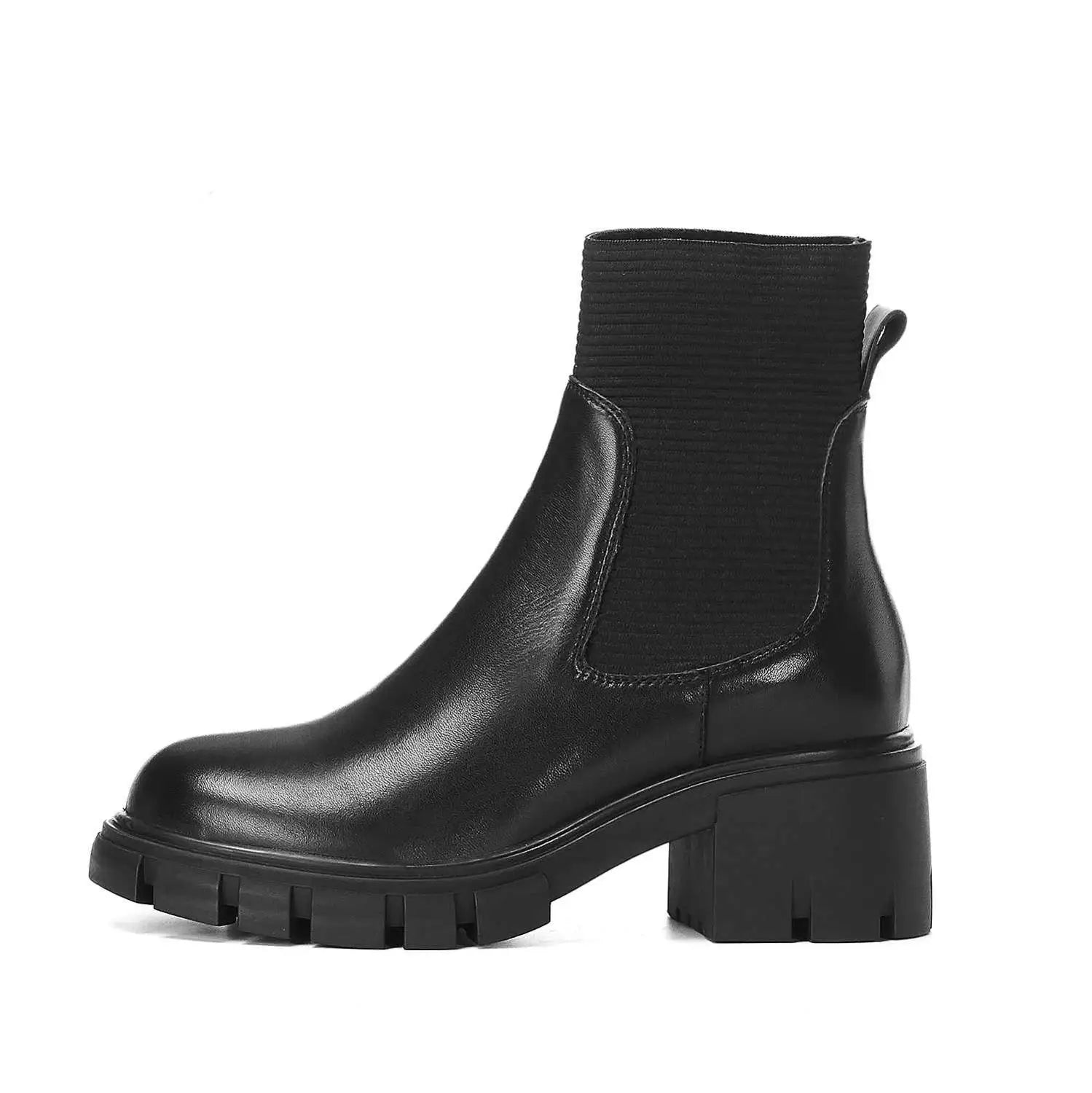 detailaufnahme schwarze chelsea boots aus echtem rindsleder