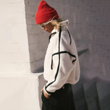 Grijze half-zip sweater met verstelbare zijkoorden, vooraanzicht.