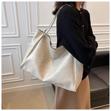 Serenity Luxe Tote in beige – klassieke tote met comfortabele hengsels.