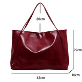 Serenity Luxe Tote in rood – elegante en praktische tas voor vrouwen.