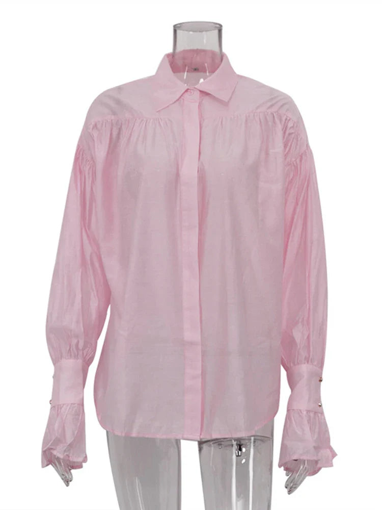 Roze damesblouse met elegante manchetten en knoopsluiting