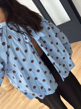 Polka-Dot Bluse Damen mit Puffärmeln und Rückenschleife – Elodie von Talaine, Detailaufnahme