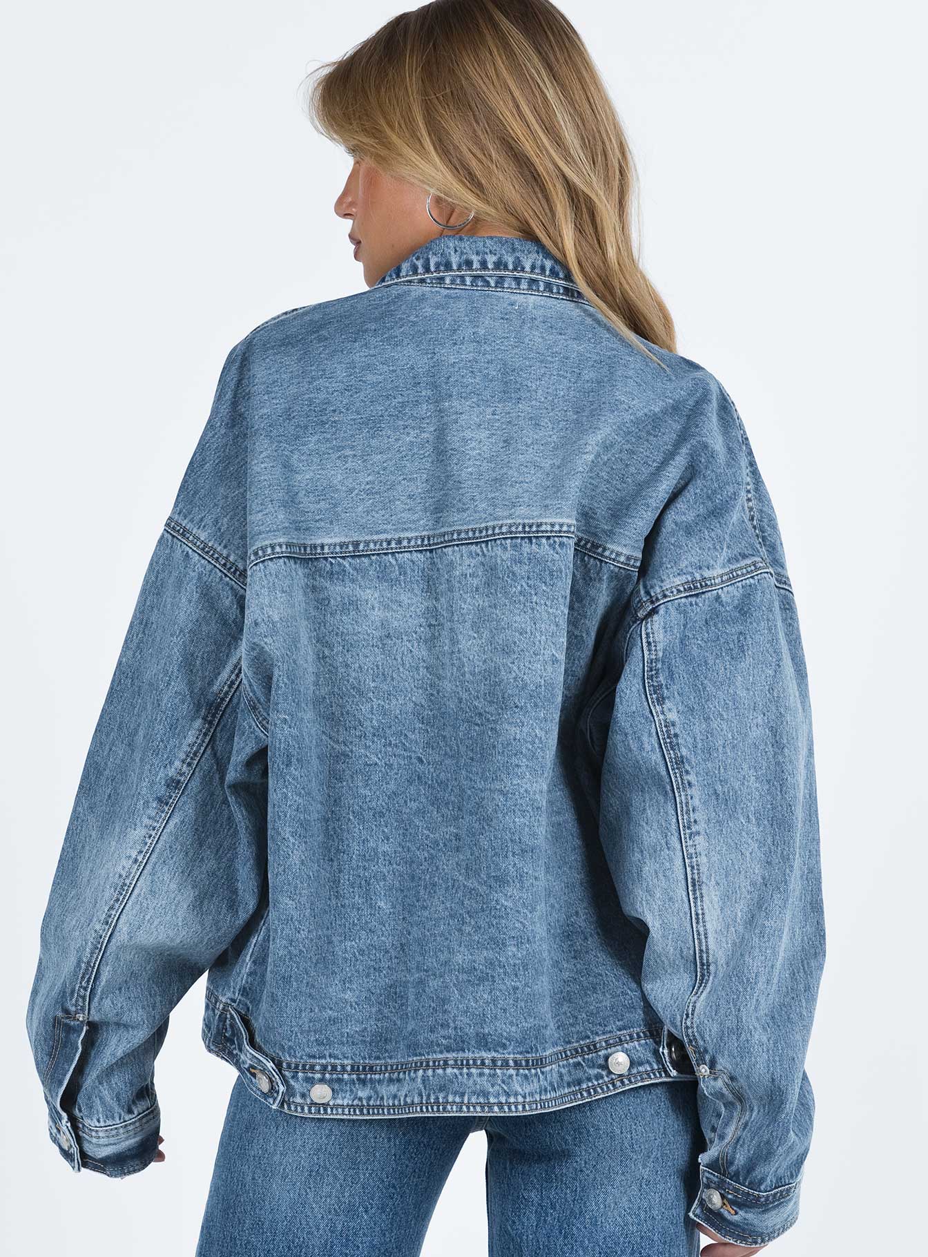 Rückansicht Sloanea Denim Jacke Oversize Fit
