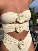 Badeanzug Damen Beige Bandeau mit Rosen-Details – Soera von Talaine, Vorderansicht