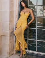 gele maxi jurk met ruffles, elegante strapless jurk geel, avondjurk zomer geel, chique gele gala jurk, maxi jurk met ruches
