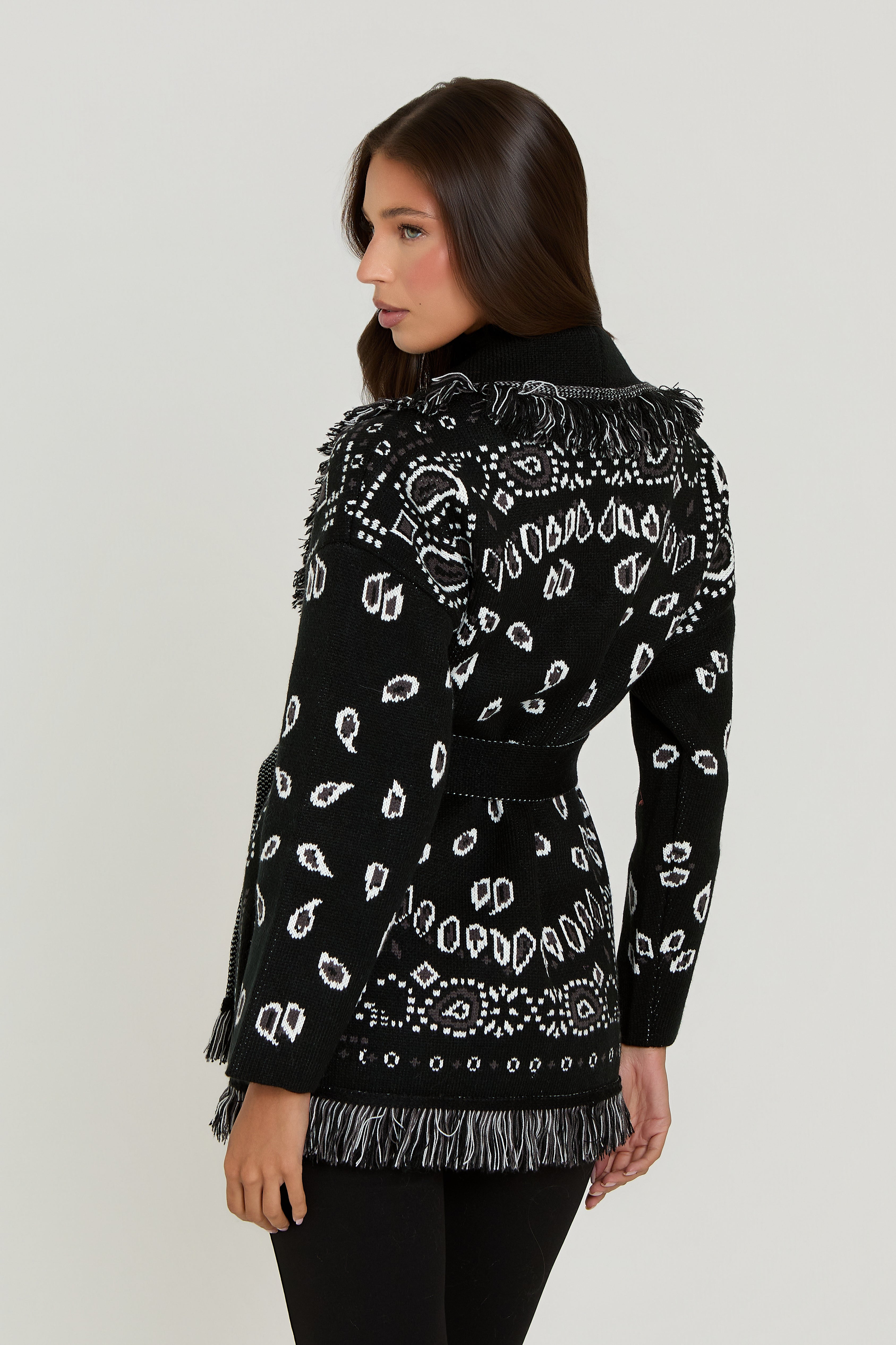 Meliora Bandana Cardigan | Warme Damen Strickjacke mit Fransen & Muster