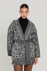 meliora graue bandana strickjacke modell frontal