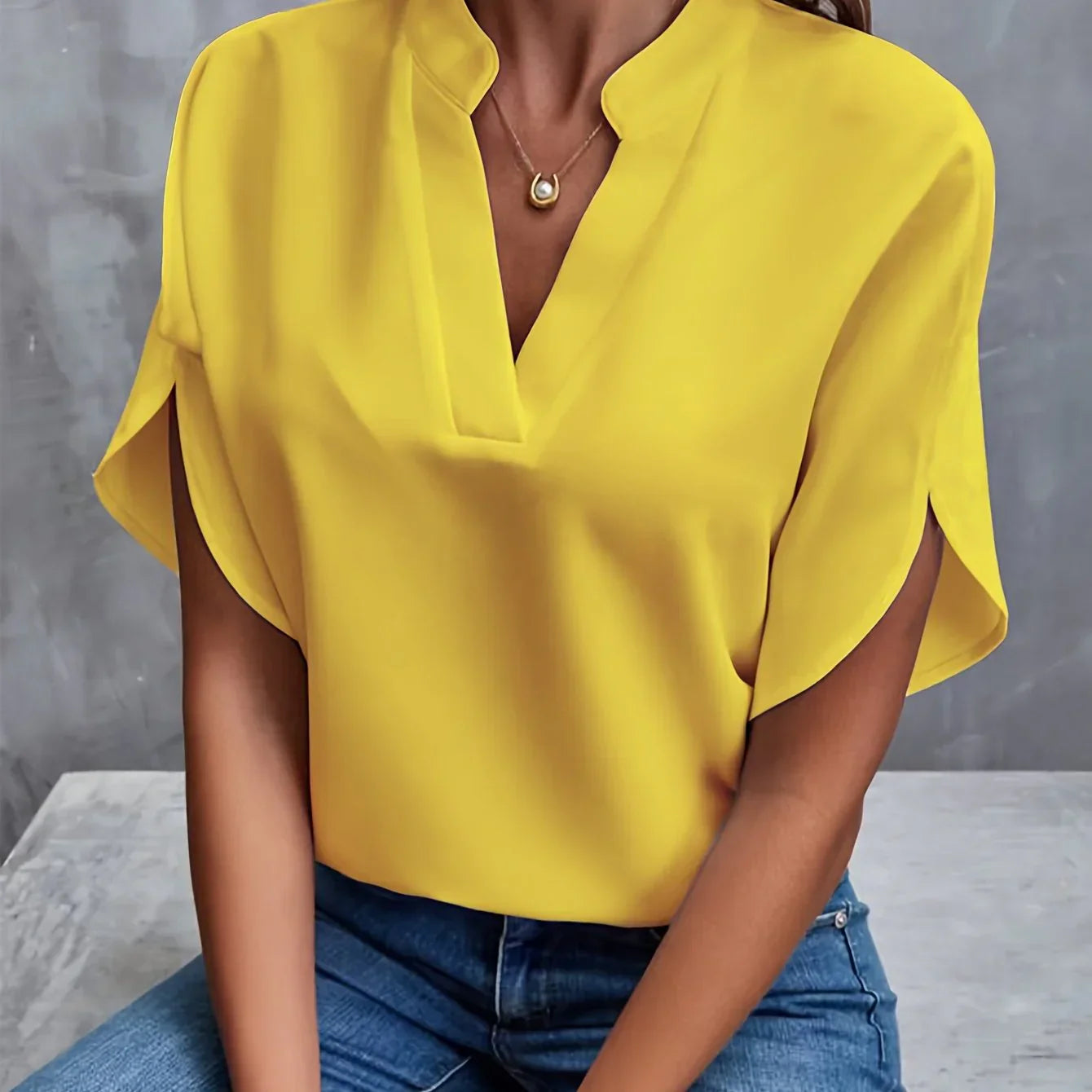 vrouwelijke V-hals blouse
