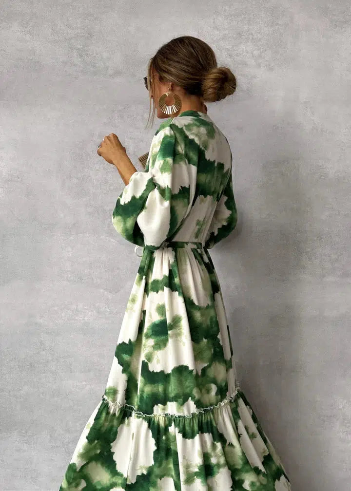 Elegantes Maxikleid Marivelle mit floralem Grün-Weiß-Muster – Seitenansicht