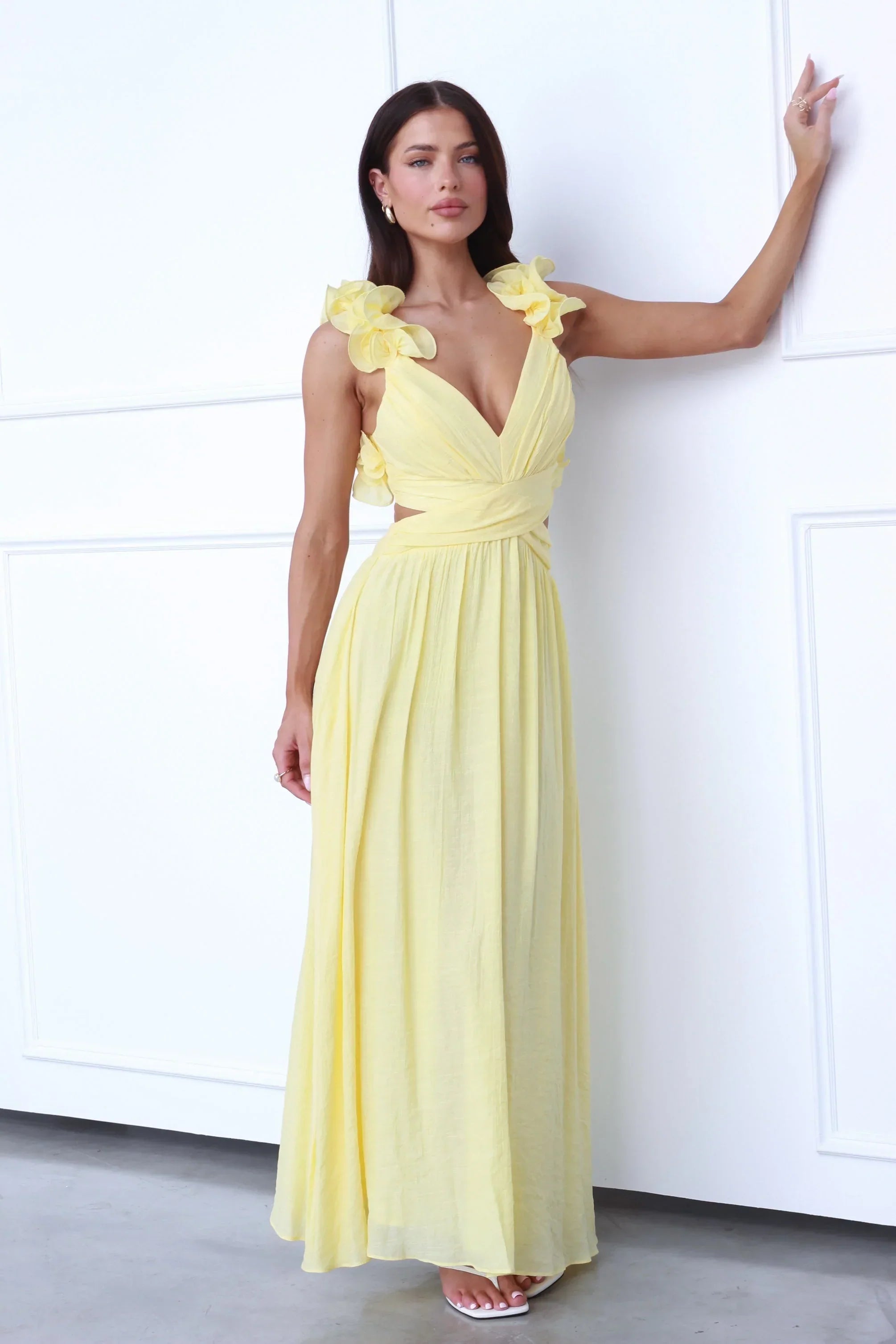 Gelbes Marélie Sommerkleid mit Rüschen-Trägern und gekreuzter Taille