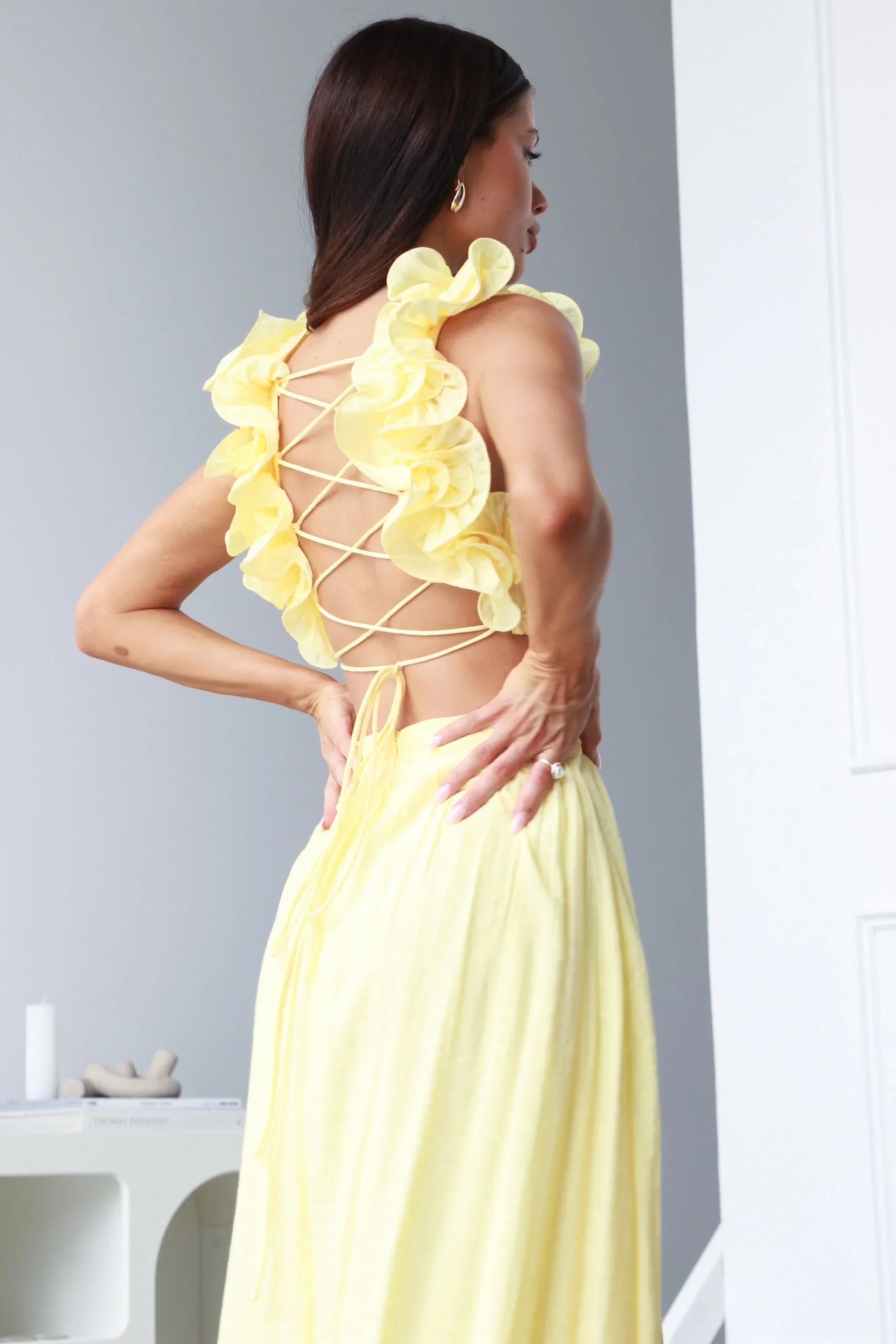 Talaine Marélie gelbes Kleid für Sommerabende und Gartenpartys
