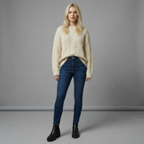 schwarze chelsea lederboots damen kombiniert mit jeans