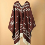 casual rode winterponcho met ruime snit

