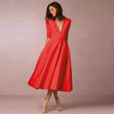 elegante midijurk met v-hals
