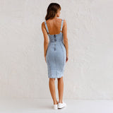 getailleerde denim jurk met U-halslijn en split

