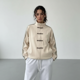 Yúmei Track Jacket Creme Vorderansicht mit Stehkragen und Streifen
