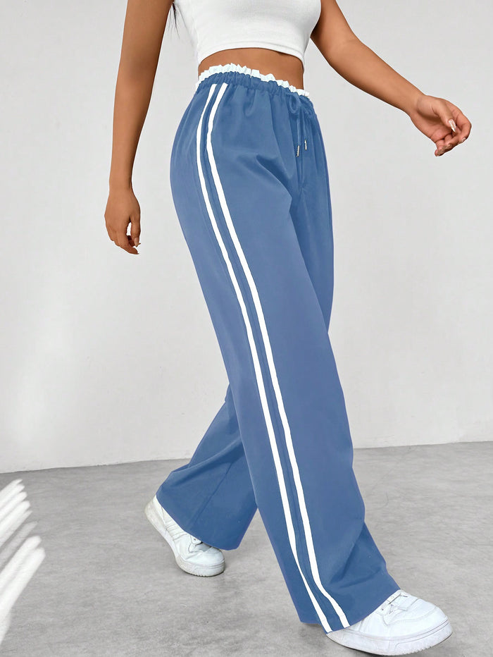 lichtblauwe joggingbroek met witte zijlijn