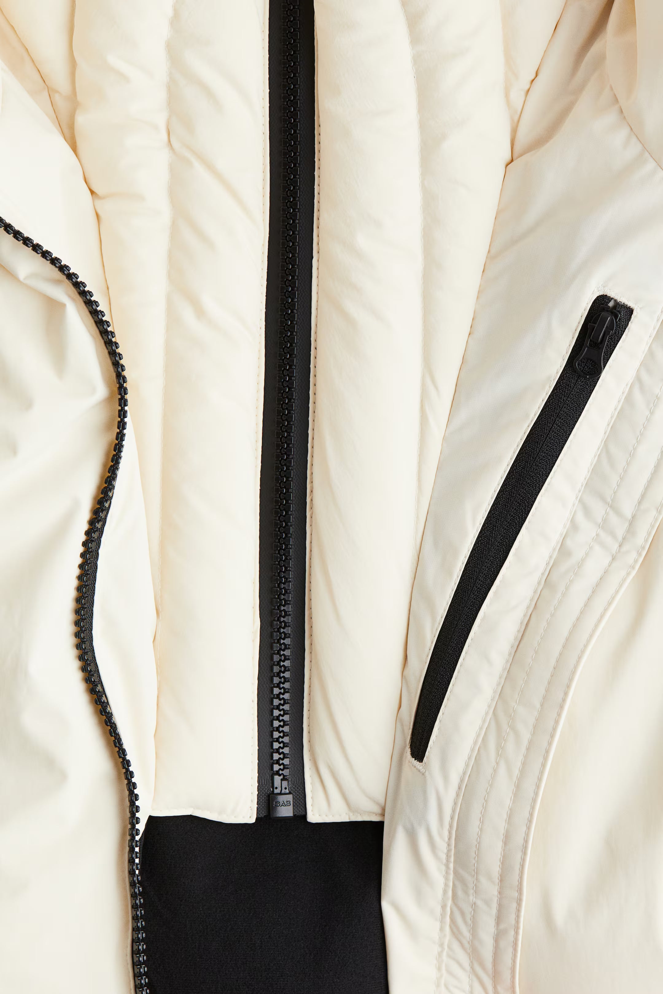 Auraya Ski Jacket | Wasserabweisende Damen Skijacke mit Abnehmbarer Kapuze & Taillierter Passform