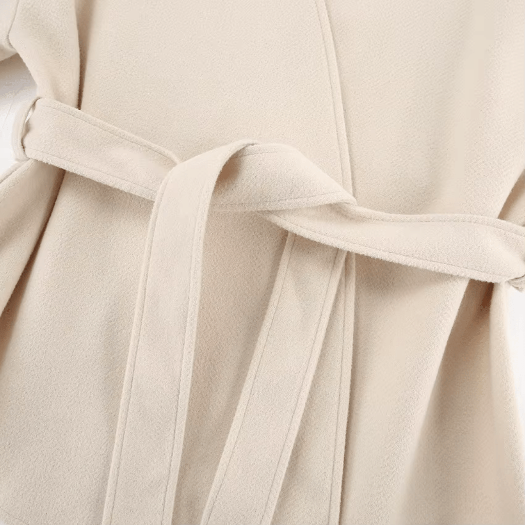 Dalara Wrap Coat | Leichter Wickelmantel mit Taillengürtel & Herbstlook