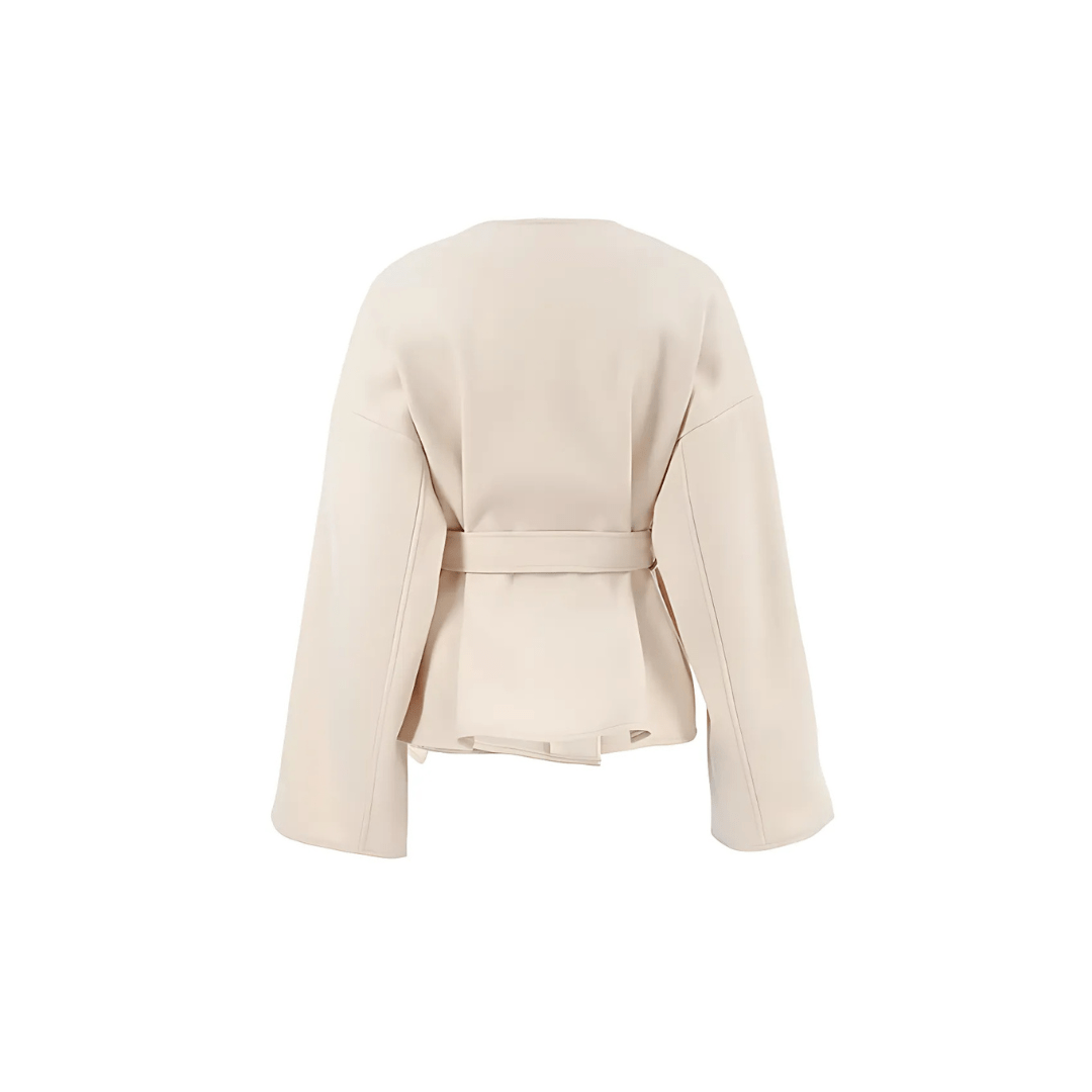 Rückansicht des Dalara Wrap Coats, Studioaufnahme
