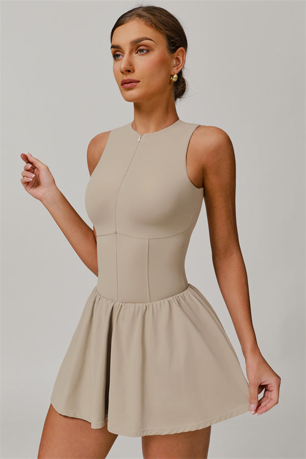 Elira Sportkleid in Taupe mit Sculpt Fit und integrierter Short